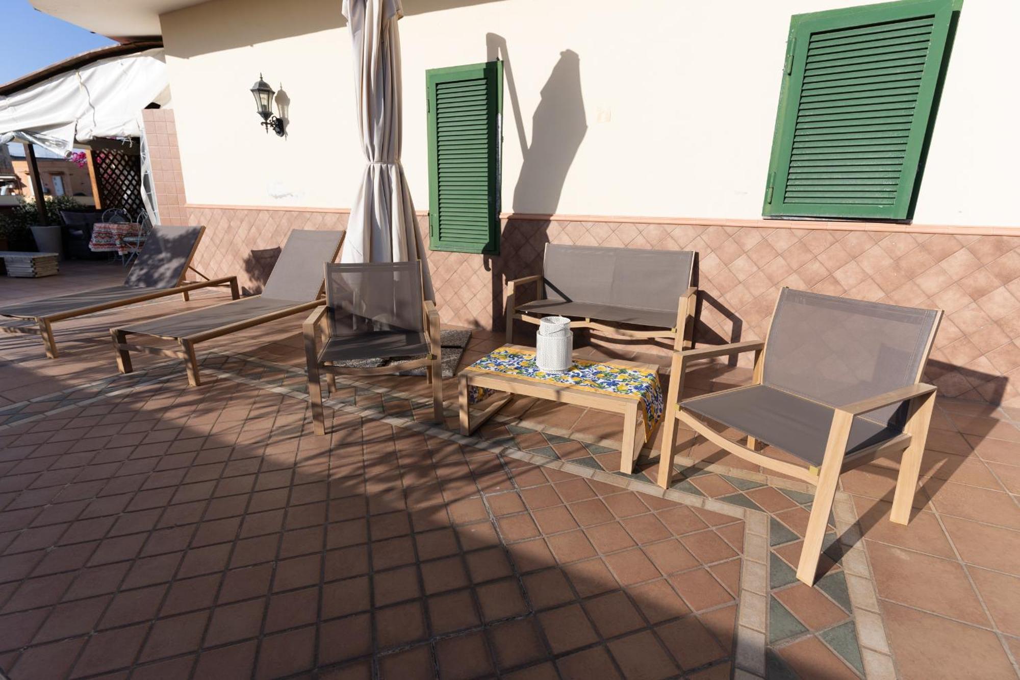 Hotel L'Attico Fuggente à Naples Extérieur photo